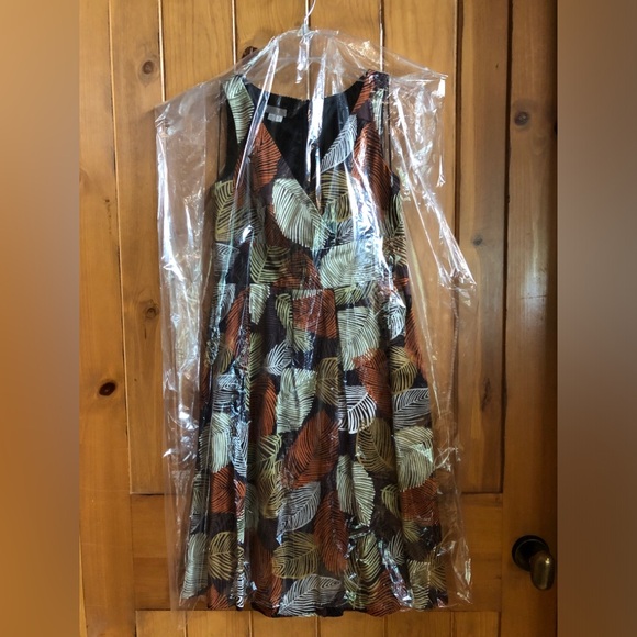 LONDON TIMES Sleeveless V-neck Dress (2) - Picture 16 of 17